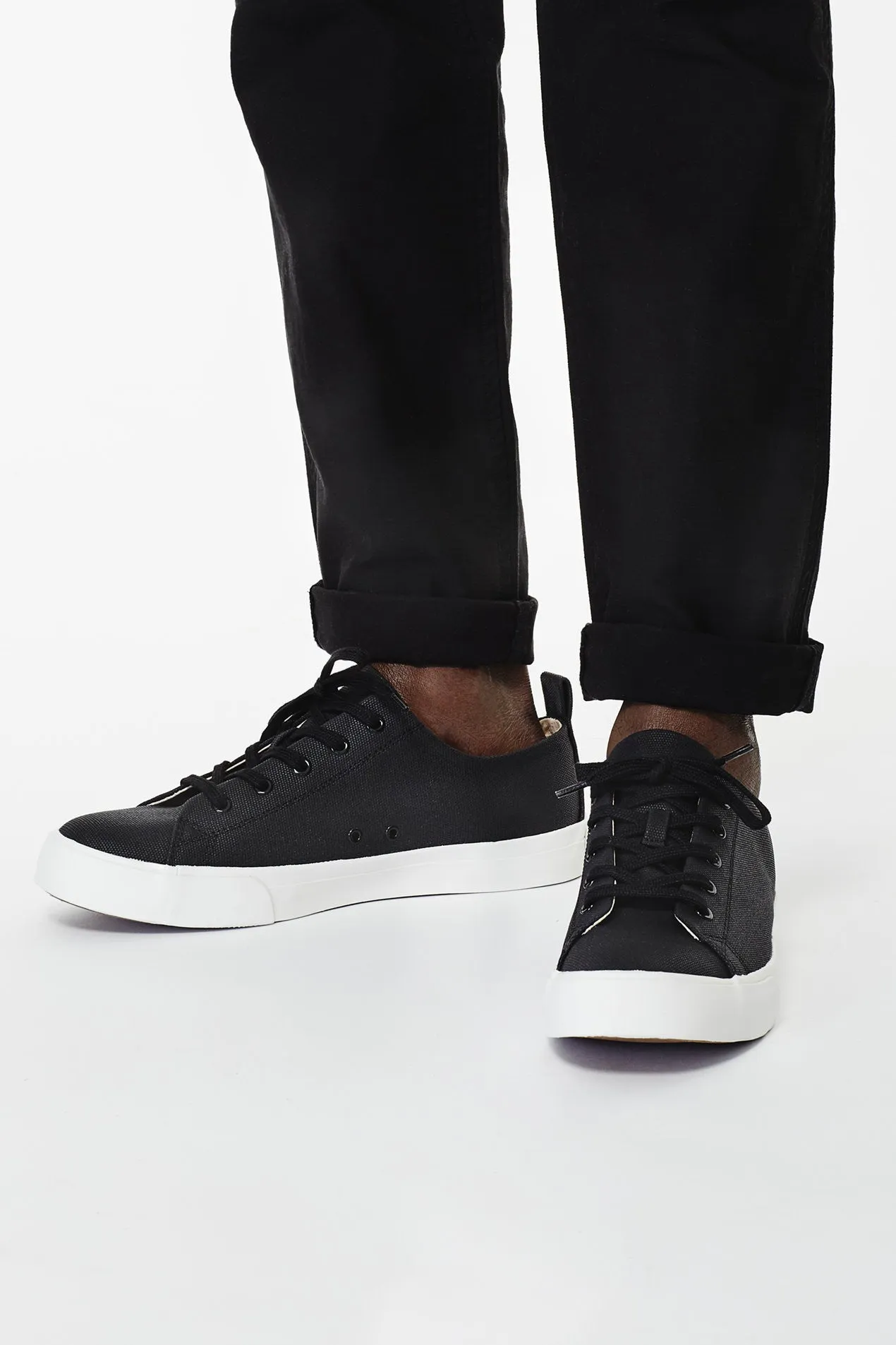 Mike Waxed Low-Top Sneakers Black