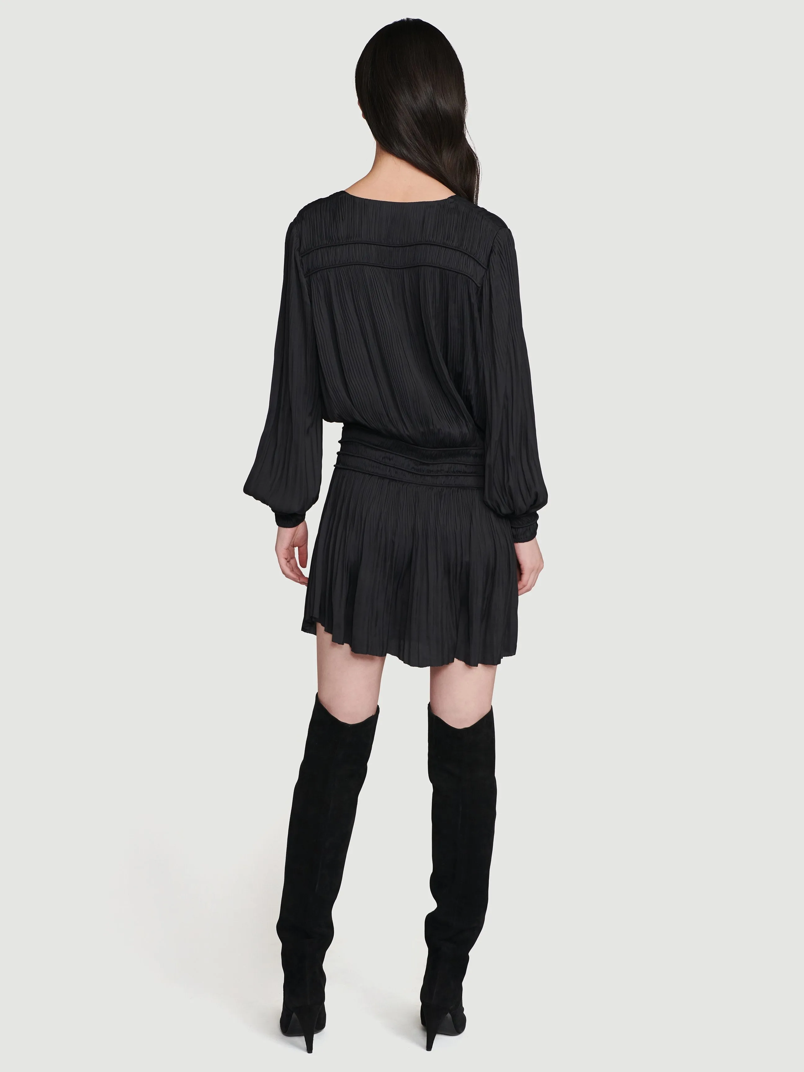 Pleat V Dress -- Noir